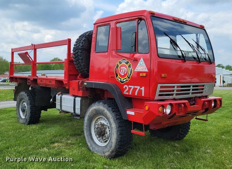 image for item LR9223 1997 Stewart & Stevenson  flatbed truck