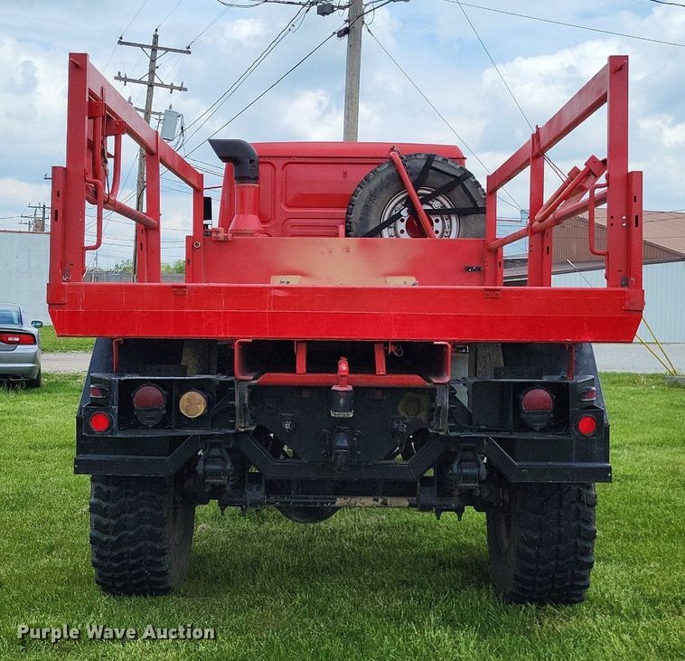 image for item LR9223 1997 Stewart & Stevenson  flatbed truck