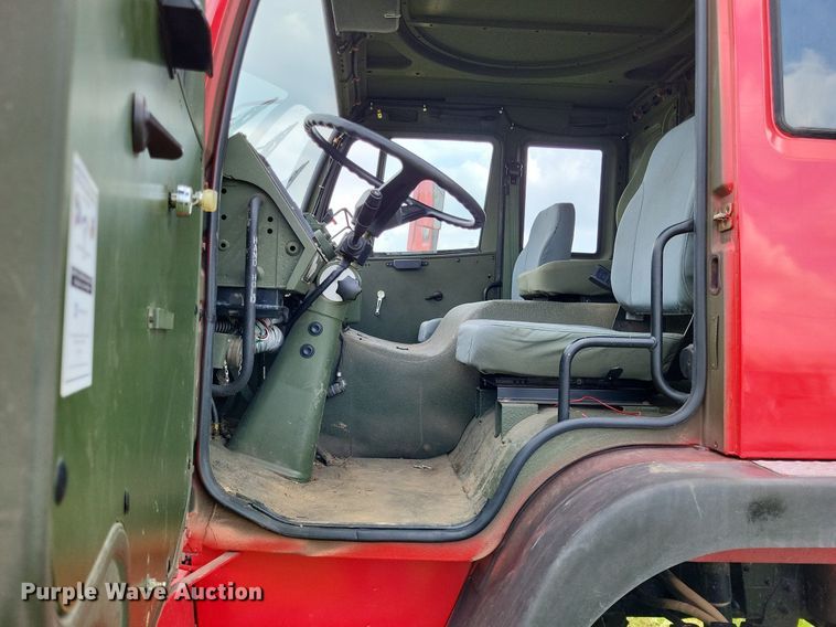 image for item LR9223 1997 Stewart & Stevenson  flatbed truck