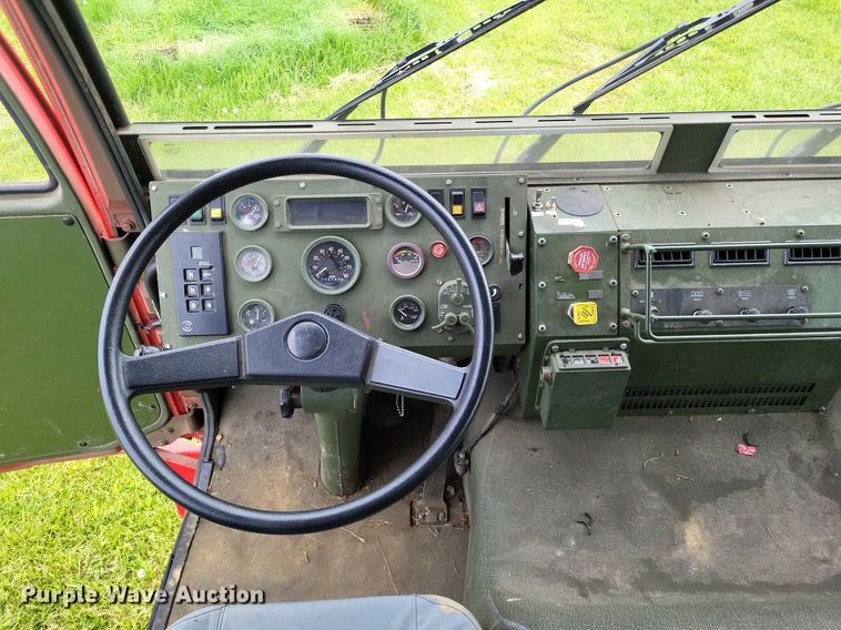 image for item LR9223 1997 Stewart & Stevenson  flatbed truck