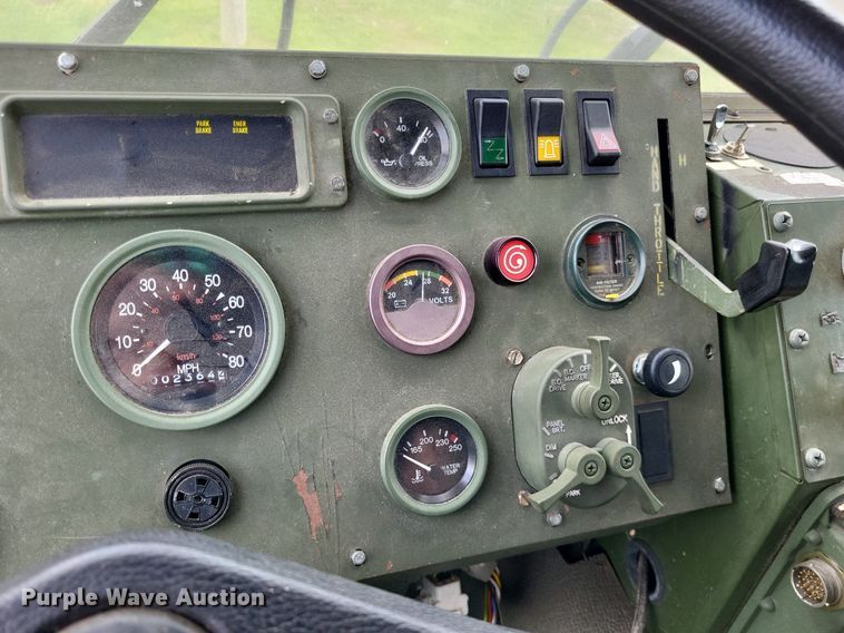 image for item LR9223 1997 Stewart & Stevenson  flatbed truck