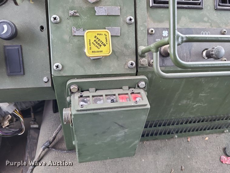 image for item LR9223 1997 Stewart & Stevenson  flatbed truck