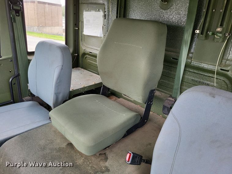 image for item LR9223 1997 Stewart & Stevenson  flatbed truck