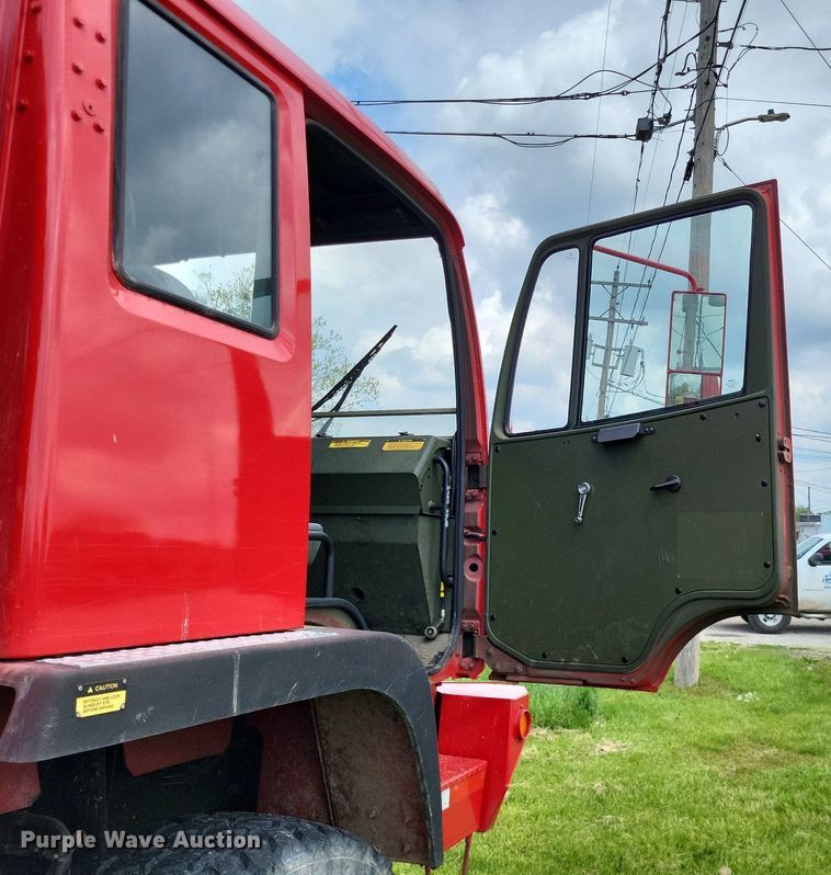 image for item LR9223 1997 Stewart & Stevenson  flatbed truck