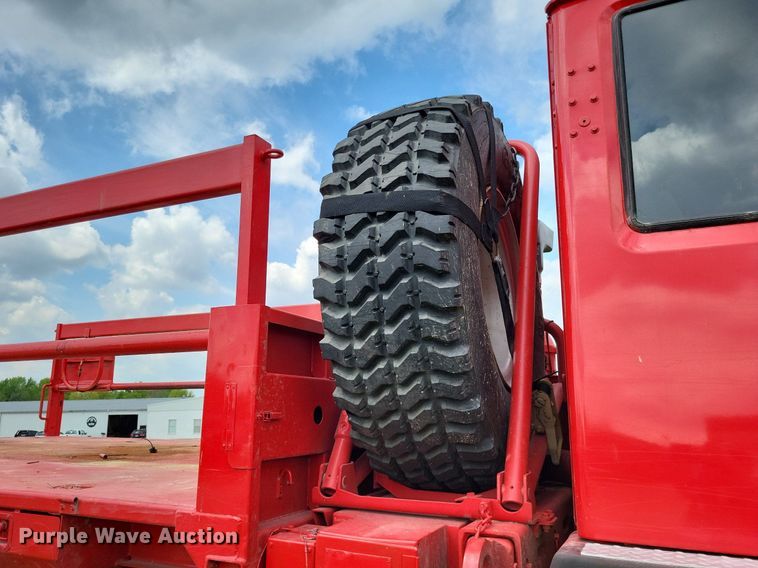 image for item LR9223 1997 Stewart & Stevenson  flatbed truck