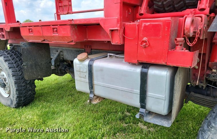 image for item LR9223 1997 Stewart & Stevenson  flatbed truck