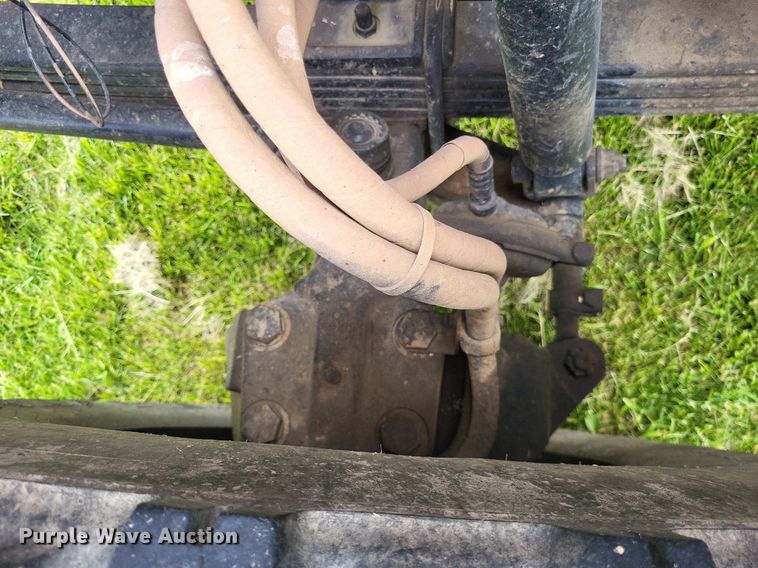 image for item LR9223 1997 Stewart & Stevenson  flatbed truck