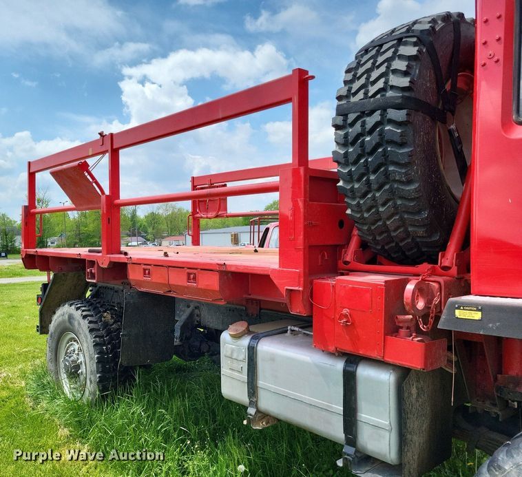 image for item LR9223 1997 Stewart & Stevenson  flatbed truck