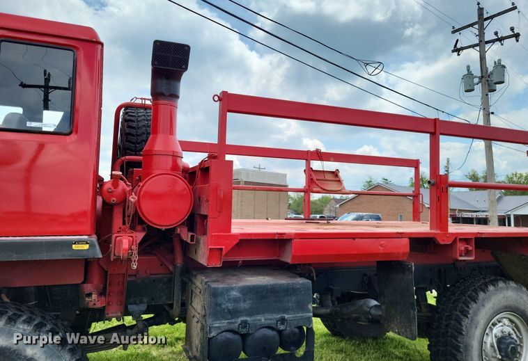 image for item LR9223 1997 Stewart & Stevenson  flatbed truck