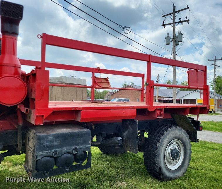 image for item LR9223 1997 Stewart & Stevenson  flatbed truck