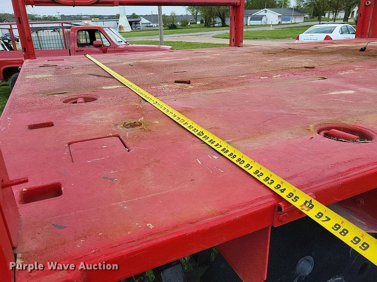 image for item LR9223 1997 Stewart & Stevenson  flatbed truck