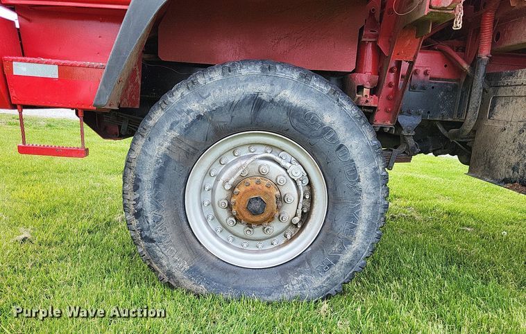 image for item LR9223 1997 Stewart & Stevenson  flatbed truck