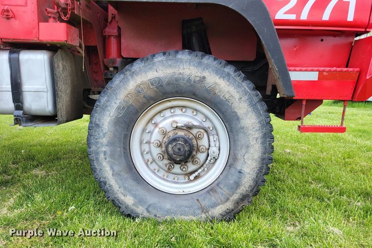 image for item LR9223 1997 Stewart & Stevenson  flatbed truck