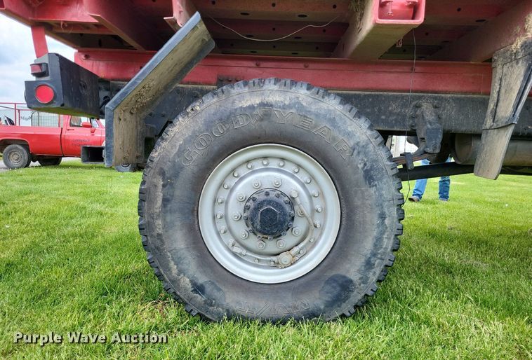 image for item LR9223 1997 Stewart & Stevenson  flatbed truck