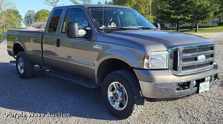 image for item LR9224 2005 Ford F250 Super Duty Lariat  SuperCab pickup truck