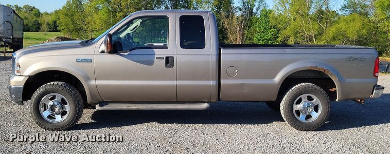 image for item LR9224 2005 Ford F250 Super Duty Lariat  SuperCab pickup truck