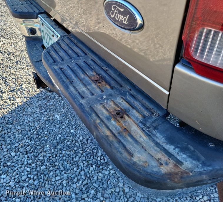 image for item LR9224 2005 Ford F250 Super Duty Lariat  SuperCab pickup truck