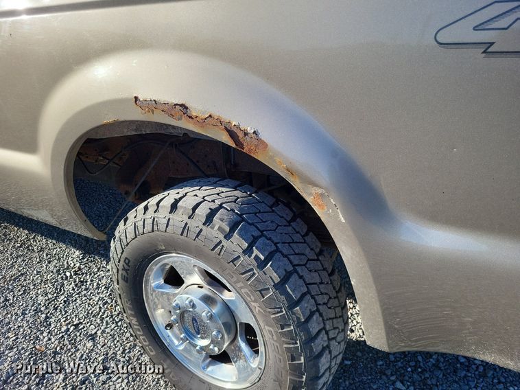 image for item LR9224 2005 Ford F250 Super Duty Lariat  SuperCab pickup truck