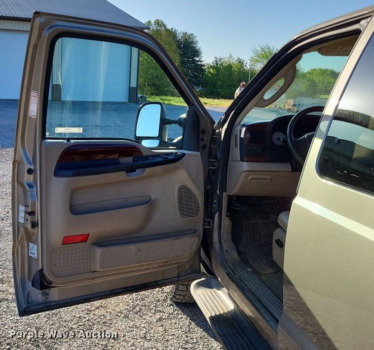 image for item LR9224 2005 Ford F250 Super Duty Lariat  SuperCab pickup truck