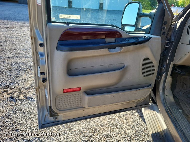 image for item LR9224 2005 Ford F250 Super Duty Lariat  SuperCab pickup truck