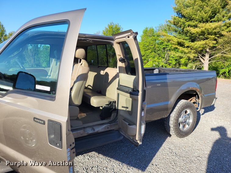 image for item LR9224 2005 Ford F250 Super Duty Lariat  SuperCab pickup truck