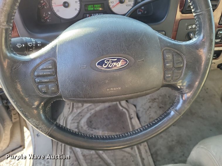 image for item LR9224 2005 Ford F250 Super Duty Lariat  SuperCab pickup truck