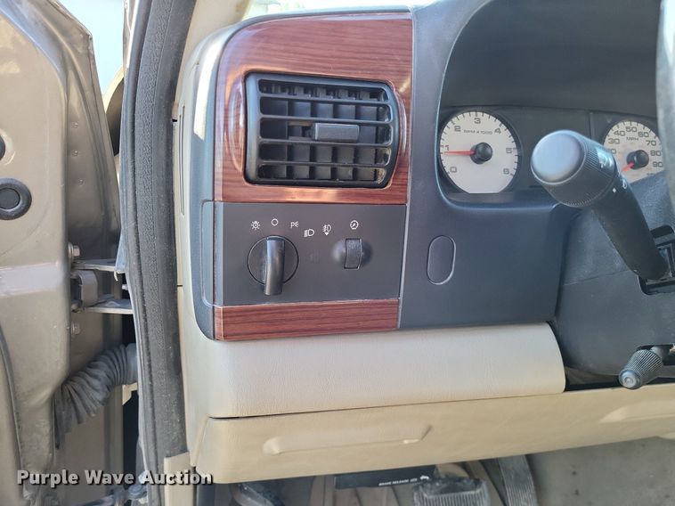 image for item LR9224 2005 Ford F250 Super Duty Lariat  SuperCab pickup truck