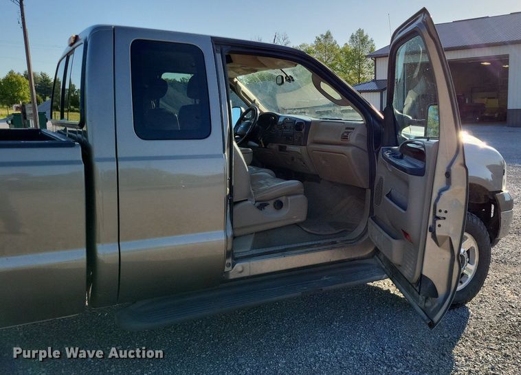 image for item LR9224 2005 Ford F250 Super Duty Lariat  SuperCab pickup truck