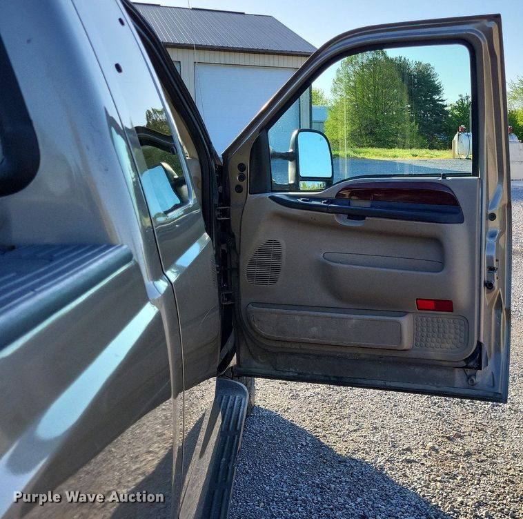 image for item LR9224 2005 Ford F250 Super Duty Lariat  SuperCab pickup truck