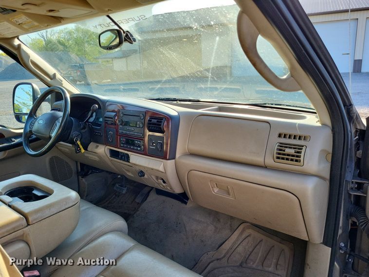 image for item LR9224 2005 Ford F250 Super Duty Lariat  SuperCab pickup truck