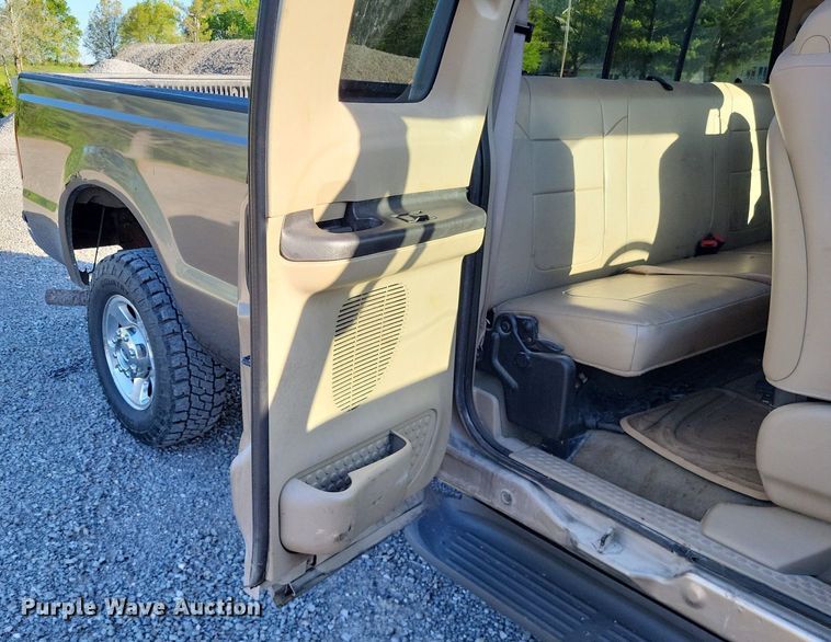 image for item LR9224 2005 Ford F250 Super Duty Lariat  SuperCab pickup truck