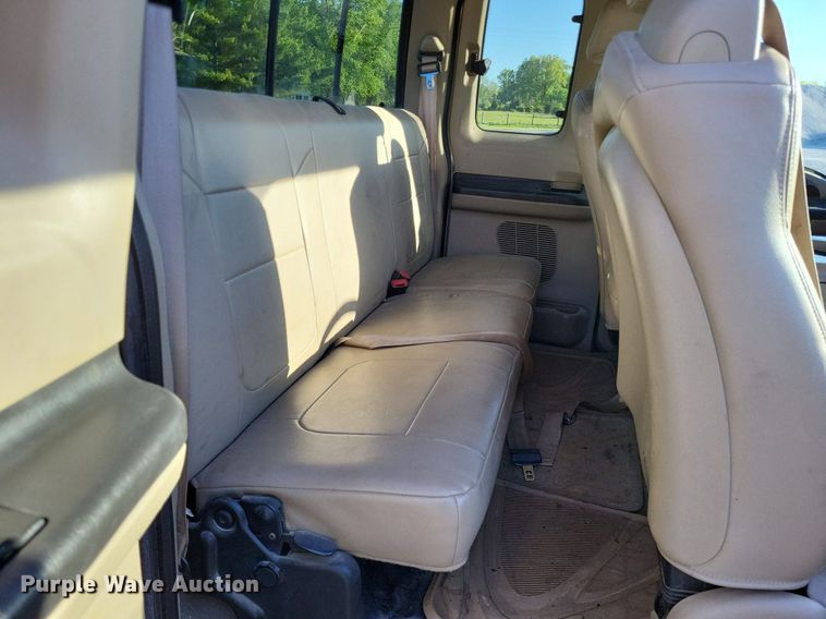 image for item LR9224 2005 Ford F250 Super Duty Lariat  SuperCab pickup truck