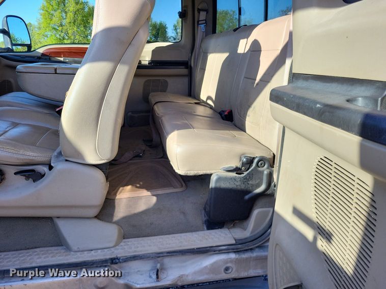 image for item LR9224 2005 Ford F250 Super Duty Lariat  SuperCab pickup truck