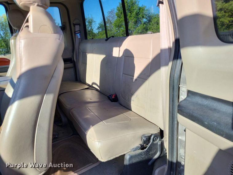 image for item LR9224 2005 Ford F250 Super Duty Lariat  SuperCab pickup truck