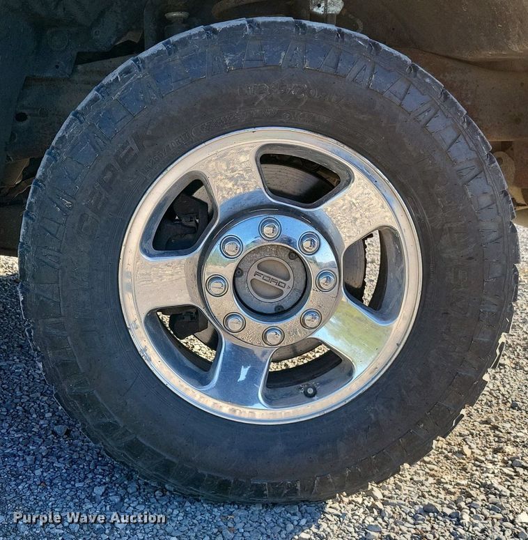 image for item LR9224 2005 Ford F250 Super Duty Lariat  SuperCab pickup truck