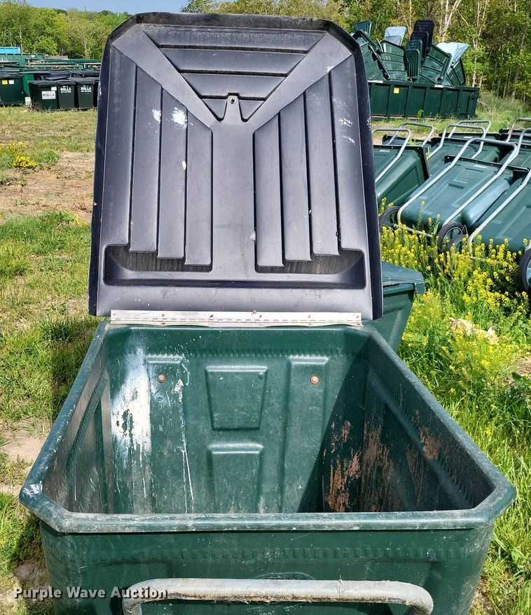 image for item LR9236 Approximately 50 Amerikart trash carts