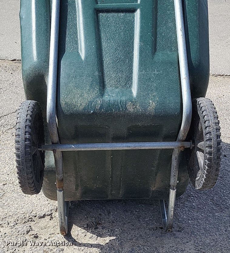 image for item LR9237 Approximately 50 Amerikart trash carts