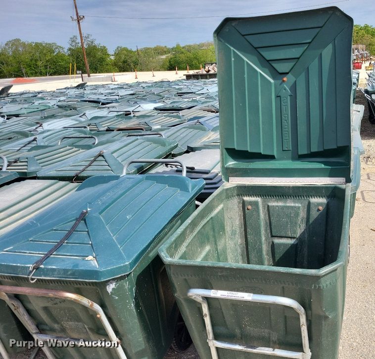 image for item LR9237 Approximately 50 Amerikart trash carts