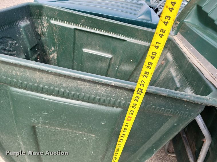 image for item LR9237 Approximately 50 Amerikart trash carts