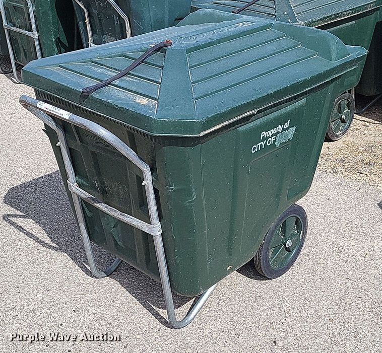 image for item LR9238 Approximately 50 Amerikart trash carts