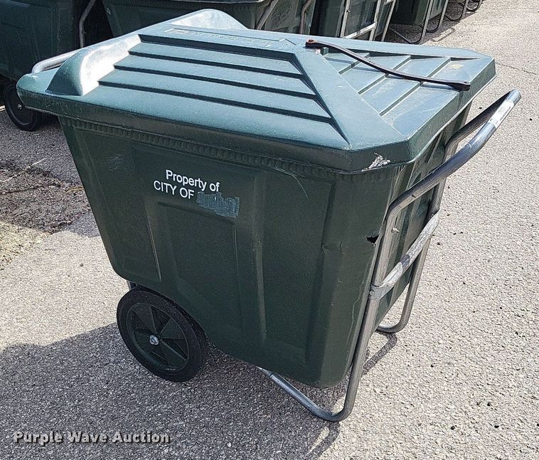 image for item LR9238 Approximately 50 Amerikart trash carts