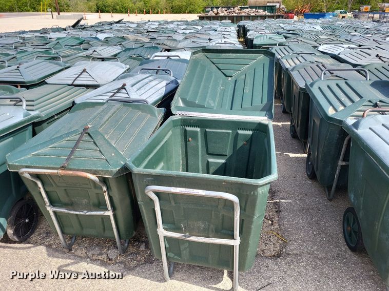 image for item LR9238 Approximately 50 Amerikart trash carts