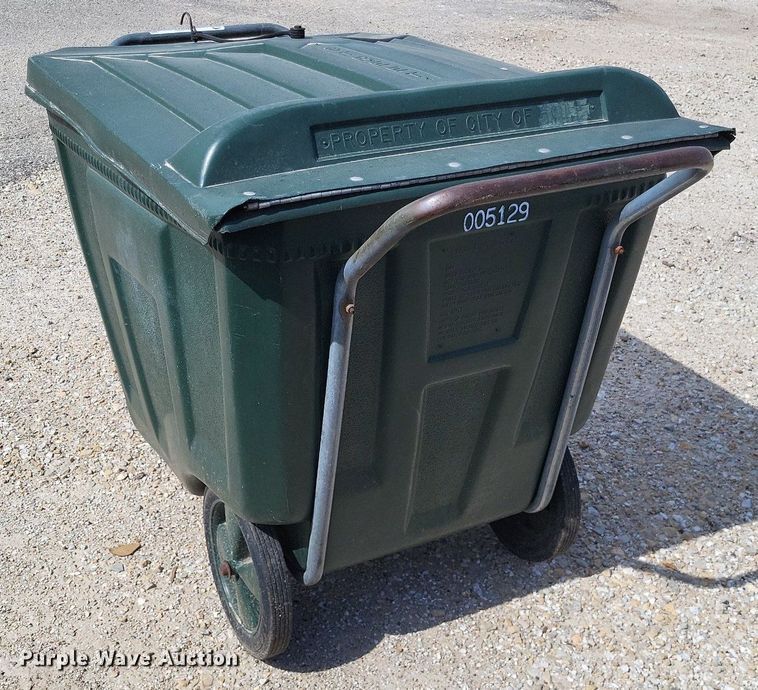 image for item LR9239 Approximately 50 Amerikart trash carts
