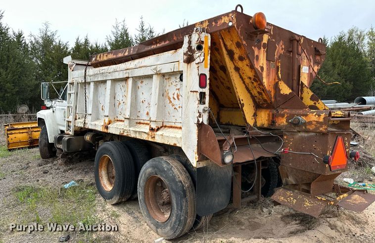 image for item LR9653 1993 Ford FT900  dump truck