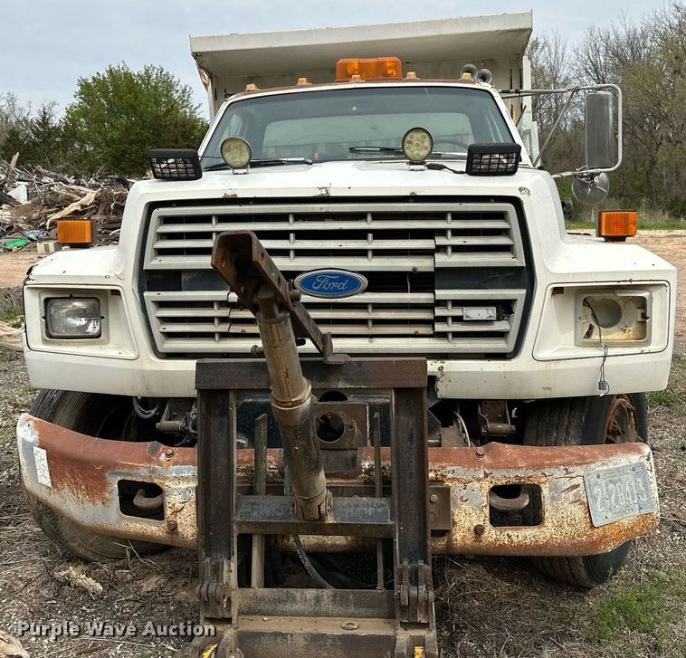 image for item LR9653 1993 Ford FT900  dump truck