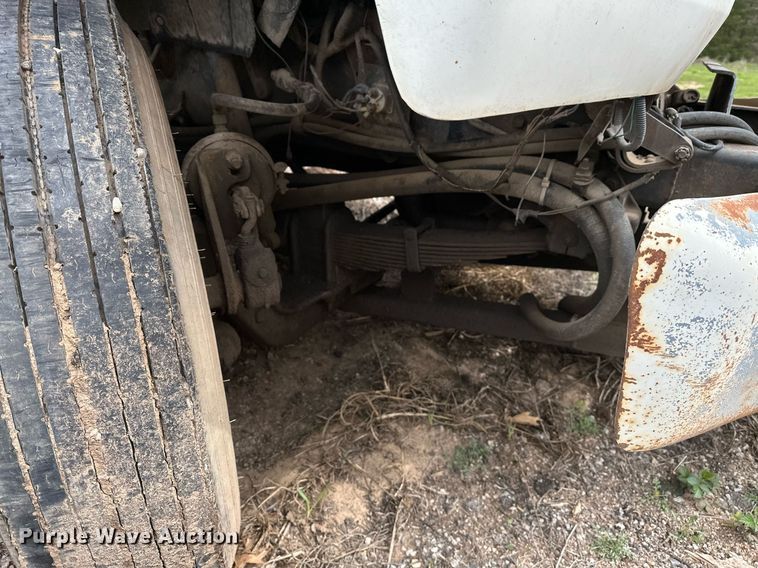 image for item LR9653 1993 Ford FT900  dump truck