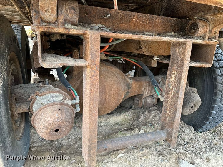 image for item LR9653 1993 Ford FT900  dump truck