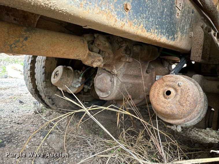 image for item LR9653 1993 Ford FT900  dump truck