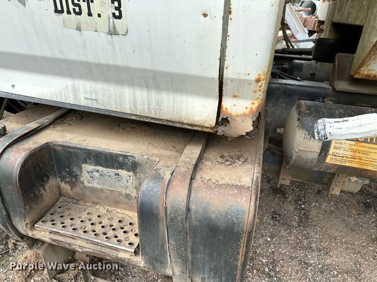 image for item LR9653 1993 Ford FT900  dump truck