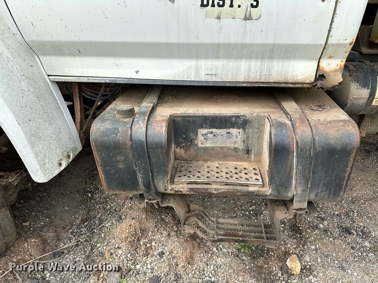 image for item LR9653 1993 Ford FT900  dump truck